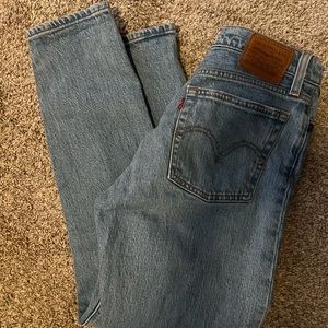 Levi wedgie jeans size 26